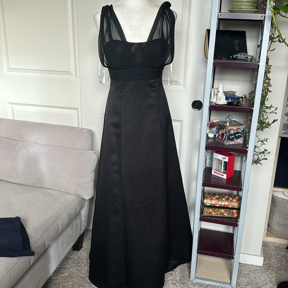 davids bridal, long black gown, polyester color truffle - Picture 7 of 15